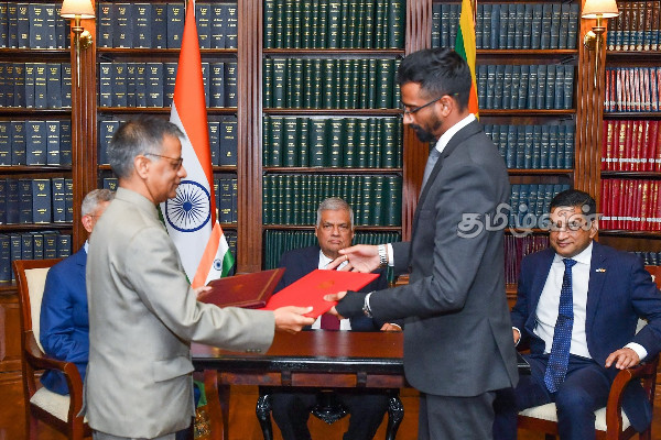 மலையக மக்களுக்கு 10 ஆயிரம் வீடுகள்: ஜனாதிபதி முன்னிலையில் கைச்சாத்திடப்பட்ட ஒப்பந்தம் | 10 Thousand Houses For Upcountry People Agreement