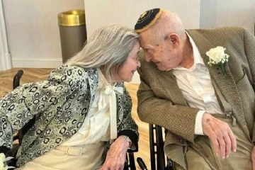 உனக்கு 102 எனக்கு 100.. இவங்கதான் உலகின் மூத்த புதுமண தம்பதிகள் - இப்படி ஒரு காதல் கதையா?