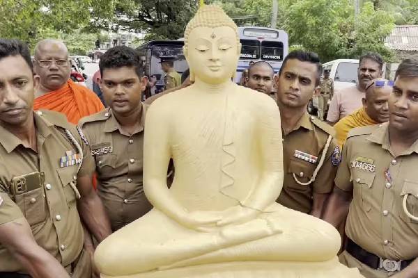 திருகோணமலை புத்தர் சிலை விவகாரம் ; பொலிஸாரின் பணி இடைநீக்கம் குறித்து வலியுறுத்தும் எதிர்க்கட்சி | Trincomalee Buddha Statue Issue Major Controversy திருகோணமலை புத்தர் சிலை விவகாரம் ; பொலிஸாரின் பணி இடைநீக்கம் குறித்து வலியுறுத்தும் எதிர்க்கட்சி | Trincomalee Buddha Statue Issue Major Controversy