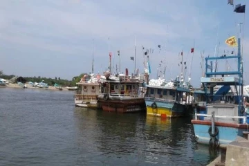 2,100 கிலோ மஞ்சள் இறக்கப்பட்ட பின்பு திருப்பி அனுப்பப்பட்ட கடத்தல்காரர்கள்!