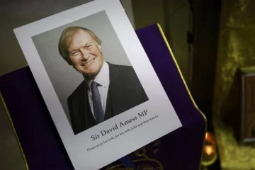 பிரித்தானியாவில் கத்திக்குத்து: உயிரிழந்த எம்.பி! அதிர்ச்சியை ஏற்படுத்திய சம்பவம்