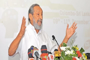 உயர் கல்வி  ஆங்கிலத்தில் மட்டும் இருப்பது தேசிய மொழிகளுக்கு அச்சுறுத்தல்