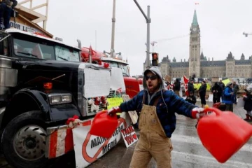 கனடாவில் குறிப்பிட்ட பகுதியில் லொறி சாரதிகள் போராட்டத்திற்கு தடை - நீதிபதி அதிரடி உத்தரவு