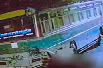 விபத்துக்குள்ளான நண்பர்களை பார்க்கச்சென்ற இளைஞனுக்கு நேர்ந்த துயரம்