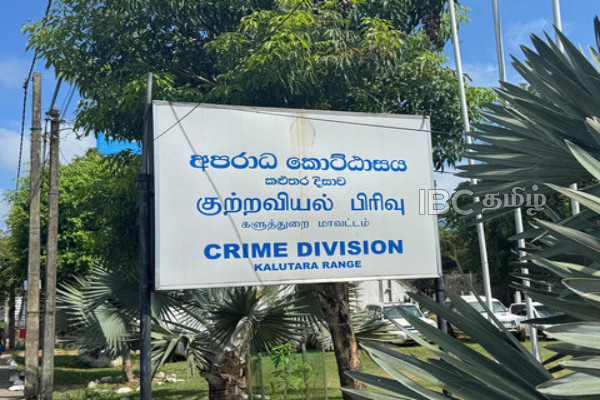 போலி ரூ.5000 நோட்டுகளுடன் பெண் உட்பட இருவர் கைது | Two Arrested With Fake Money