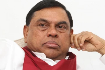 නීතියට කොකා පෙන්නපු බැසිල් රාජපක්ෂට මේ පාර වැඩ වරදී - දිගටම අධිකරණය හමුවේ පෙනී නොසිටීම නිසා දැඩි නියෝගයක්