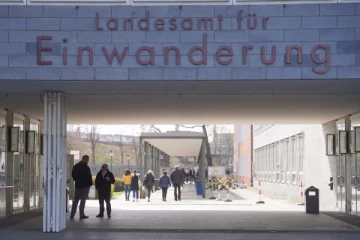ஜேர்மன் குடியுரிமைக்கு விண்ணப்பித்தவர்களுக்கு ஒரு கெட்ட செய்தியும் ஒரு நல்ல செய்தியும்
