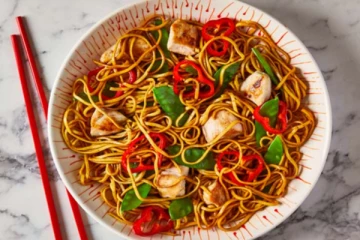 ஆசையாக நூடுல்ஸ் சாப்பிட்ட பெண்! அதில் செய்த சிறிய தவறு: துடிதுடித்து இறந்த சோகம்