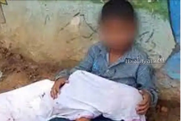 தம்பியின் சடலத்துடன் சாலையில் இருந்த சிறுவன்! கண்கலங்க வைத்த புகைப்படம் | Boy Dead Brother S Body Viral Photo
