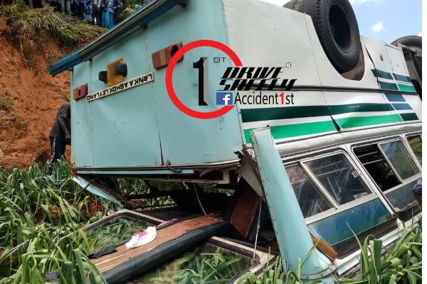 රියදුරු හදිසියේ අසනීප වෙයි, බස් රථය ප්රපාතයකට පෙරළෙයි(PHOTOS) (VIDEO) | Nuwara Eliya Accident රියදුරු හදිසියේ අසනීප වෙයි, බස් රථය ප්රපාතයකට පෙරළෙයි(PHOTOS) (VIDEO) | Nuwara Eliya Accident