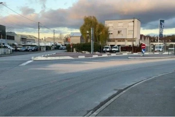 பிரான்சில் கனரக வாகனத்தில் சிக்கி பெண் ஒருவர் பலி