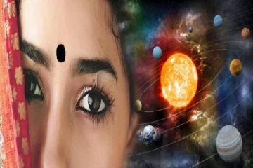 திருமணமான பெண்கள் ஏன் கருப்பு பொட்டு வைக்க கூடாதுன்னு தெரியுமா?