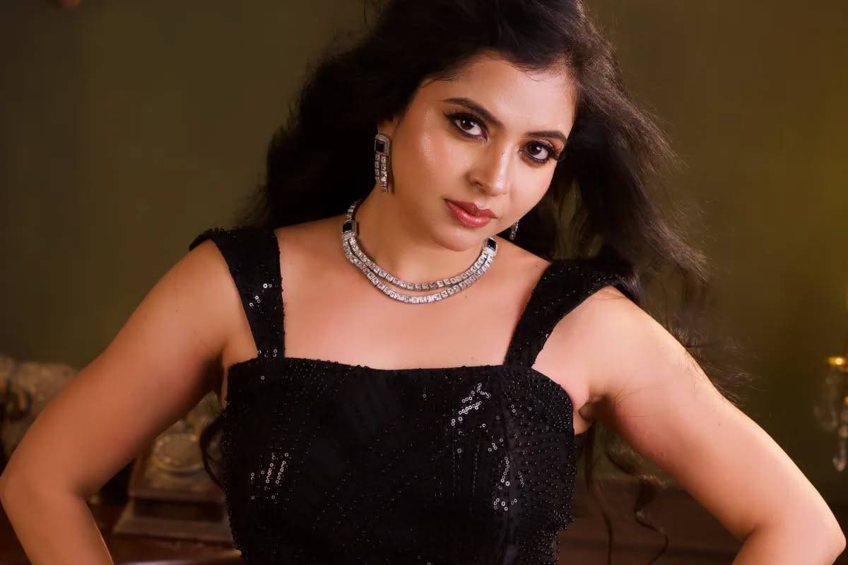 அந்த மாதிரியான போட்டோ அனுப்பிய 400 பேர்!! நடிகை காயத்ரி செய்த செயல்.. | Gayathri Rema Opens Up On Cyber Bullying