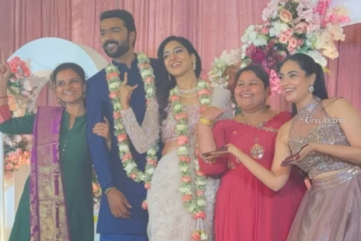 7 வயது குறைந்த நடிகரை திருமணம் செய்த சீரியல் நடிகை சியாமந்தா கிரண்.. Receptionல் கலந்துகொண்ட பிரபலங்கள் | Syamantha Kiran Anand Selvan Wedding Photos 7 வயது குறைந்த நடிகரை திருமணம் செய்த சீரியல் நடிகை சியாமந்தா கிரண்.. Receptionல் கலந்துகொண்ட பிரபலங்கள் | Syamantha Kiran Anand Selvan Wedding Photos