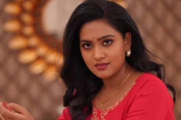 சின்ன மருமகள் சீரியலில் மலர் கதாபாத்திரத்தில் நடிக்கும் புனிதாவின் போட்டோஸ்