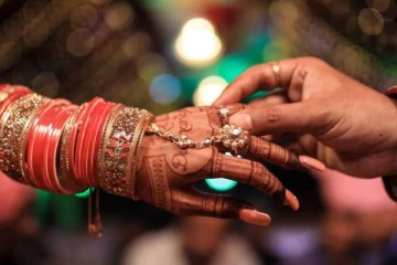 மணமேடையில் மணமகன் செய்த செயல்..உடனே திருமணத்தை நிறுத்திய மணப்பெண்