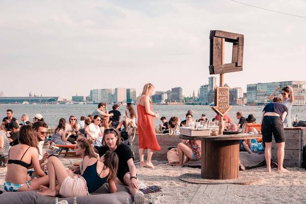 கடற்கரையில் காதலர்கள் உல்லாசம்; கொந்தளித்த மக்கள் - அரசு அதிரடி! | Netherland Banned Public Sex And Nude In Beach