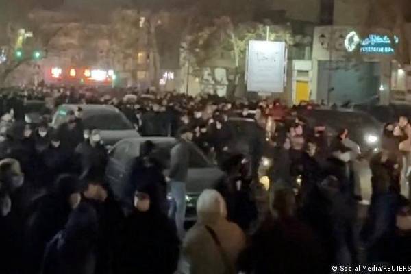 நாட்டை விட்டு உடனடியாக வெளியேறுக... ஈரானில் உள்ள அமெரிக்கர்களுக்கு ட்ரம்ப் நிர்வாகம் வலியுறுத்தல் | Leave Now Us Tells Citizens In Iran