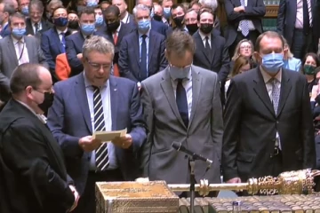 பிரித்தானிய பிரதமர் போரிஸ் ஜான்சனுக்கு எதிராக அணி திரண்ட அவரது சொந்தக் கட்சியினர்: கேள்விக்குறியான தலைமை