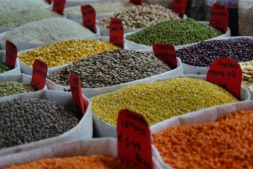 இந்திய கடன் அடிப்படையிலான அத்தியாவசிய பொருட்கள் அதிக விலைக்கு விற்பனை: வெளியாகியுள்ள தகவல்