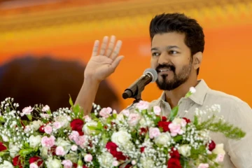 பொய் பிரச்சாரம் செய்யும் அரசியல்வாதிகளை நம்ப வேண்டாம்- நடிகர் விஜய்