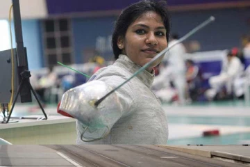 ரூமில் உட்கார்ந்து தேம்பி தேம்பி அழுத பவானி தேவி: அம்மா சொன்ன உருகவைக்கும் தகவல்கள்