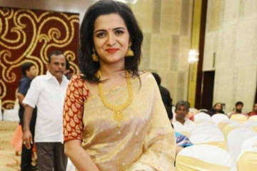 அழகில் ஹீரோயின்களை மிஞ்சிய தொகுப்பாளினி டிடி - அதுவும் இப்படியொரு போட்டோஷூட்டா