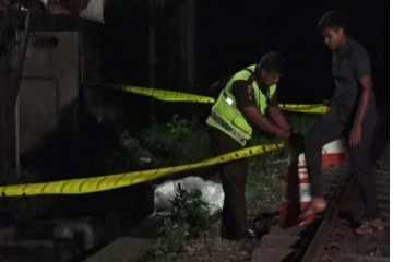 පාසල් සිසුවියකගේ නිරුවත් මළසිරුරක් ලැගුම්හලකින් හමුවෙයි..