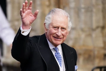 சொந்த மகனுடைய பிறப்பைக் குறித்து மோசமாக ஜோக்கடித்த மன்னர் சார்லஸ்