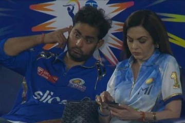 சோகத்தில் அமர்ந்திருந்த மகன்..கண்டுகொள்ளாமல் நீதா அம்பானி செய்த செயல் - வைரலான புகைப்படம்