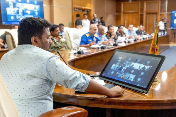 புயலின் கோரதாண்டவம்.. வெளிநாட்டு அதிகாரிகளுடன் அவசர கூட்டம் | Sri Lanka Weather Cyclone Ditwah Heavy Rain Update