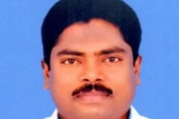 திருநங்கைகளிடம் வாக்கு சேகரித்த அதிமுக அமைச்சர் பெஞ்சமின்