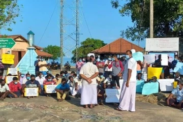 முற்றாக முடங்கிய  யாழ் குடாநாட்டின் கரையோர பகுதிகள்!