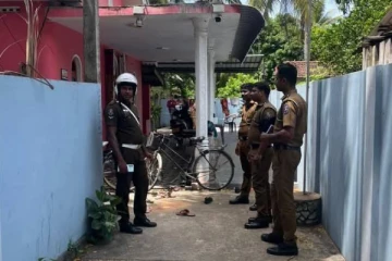 தமிழர் பகுதியில் பயங்கரம்; கணவர் வெளிநாட்டில் மனைவி படுகொலை