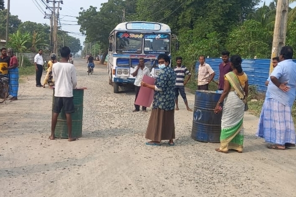 யாழில் வீதிக்கு இறங்கிய மக்கள்! | People Took To The Streets Jaffna
