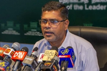 கோட்டாவின் அதிகாரங்களில் ரணில் கையே வைக்கவில்லை '19' மைனஸே வருகின்றது எனச் சஜித் அணி சாடல்