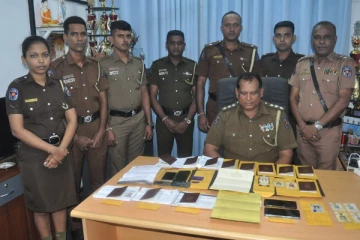 கடவுச்சீட்டு மற்றும் அடையாள அட்டை மோசடி தொடர்பில் அரச உத்தியோகத்தர் கைது (Video)