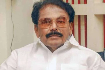 அமைச்சர் குடும்பத்தை தாக்கிய மரம் கும்பல்.. மருத்துவமனையில் பேரன் - பரபரப்பு!