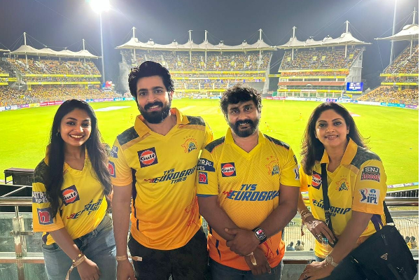 தோனி தலைமையிலான சிஎஸ்கே அணியின் வெற்றியை கொண்டாடிய தோனி தலைமையிலான சிஎஸ்கே அணியின் வெற்றியை கொண்டாடிய