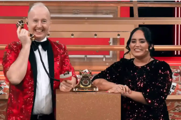 லொட்டரியில் வென்ற ரூ.61 கோடியை நண்பர்களுக்கு பிரித்து வழங்கும் இந்தியர் | Indian Won 61Cr In Abu Dhabi Lottery Share Friends