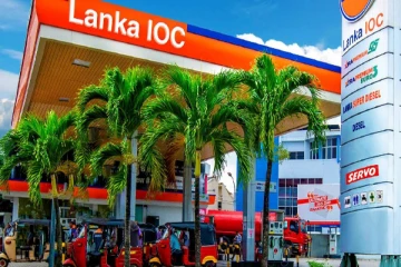 மன்னாரில் எரிபொருள் அட்டை ஊடாக பெட்ரோல் விநியோகம்