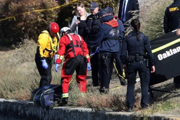 ஹாலோவீன் தினத்தில் ஏரியை சுத்தம் செய்யும்போது கிடைத்த சூட்கேஸ்., திறந்தபோது காத்திருந்த அதிர்ச்சி..