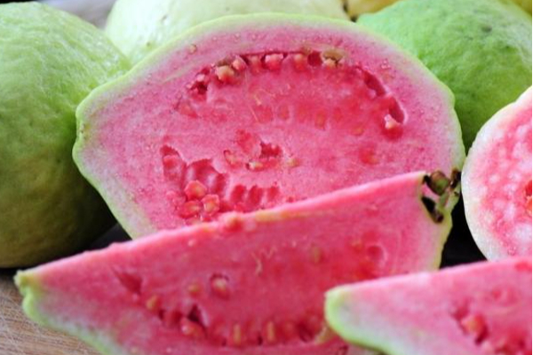 எடையை விரைவாக குறைக்க டயட்டின் போது கொய்யா பழம் சாப்பிடலாமா? சாப்பிட்டால் என்ன நடக்கும் | Guava Fruit Helps To Reduce Weight And Diet