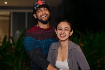 கணவருடன் வெளிநாட்டு Trip- ஐஸ்வர்யா உமாபதி இப்போ எங்க இருக்காங்க தெரியுமா?