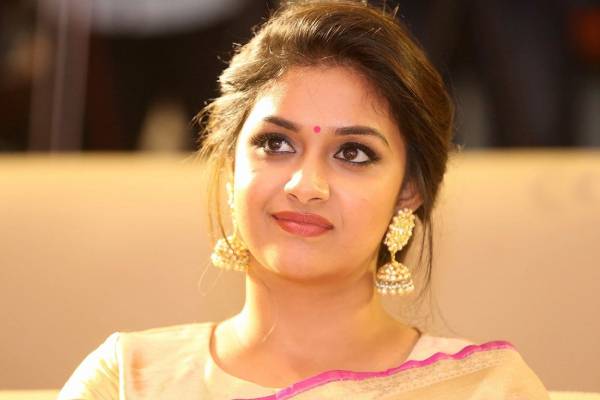 நடிகை கீர்த்தி சுரேஷா இது, சிறுவயதில் எப்படி இருக்கிறார் அடையாளமே தெரியலையே?- வைரலாகும் புகைப்படம் | Keerthy Suresh Unseen Childhood Picture
