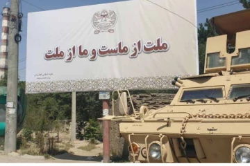 ஆப்கானில் களைகட்டும் புதிய ஆட்சி.. தெருக்களில் கொடிகளை ஏற்றி தாலிபான்கள் அட்டகாசம்! வைரலாகும் புகைப்படம்