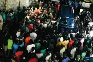 பல்கலை விடுதியில் மாணவர்களிடையே பெரும் மோதல் -பலர் படுகாயம்