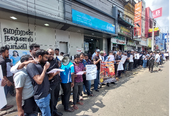 யாழ் உட்பட நாட்டின் பல்வேறு பகுதிகளில் முன்னெடுக்கப்படும் அரசாங்கத்திற்கு எதிரான போராட்டம்..! | Jaffna Protest Today Government Against Protest யாழ் உட்பட நாட்டின் பல்வேறு பகுதிகளில் முன்னெடுக்கப்படும் அரசாங்கத்திற்கு எதிரான போராட்டம்..! | Jaffna Protest Today Government Against Protest