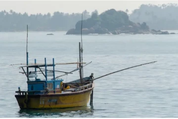 இந்தியாவின் நடுக்கடலில் மிதந்த இலங்கை படகு