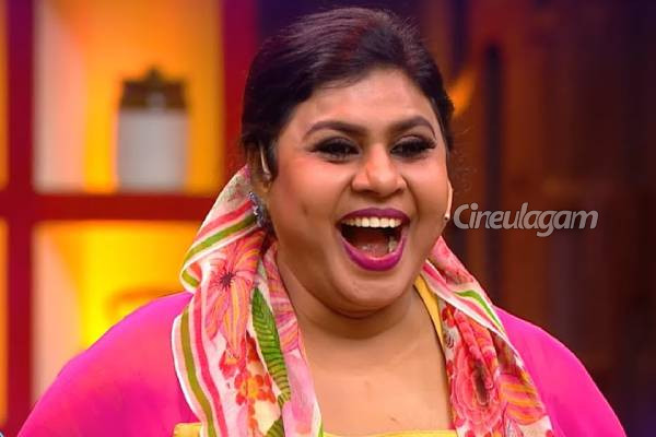 குக் வித் கோமாளி 4 புகழ் நடிகை விசித்ராவின் மகனா இவர்?- அம்மா, மகன் எடுத்த லேட்டஸ்ட் க்ளிக் | Cwc Fame Vichithra Son Latest Photo